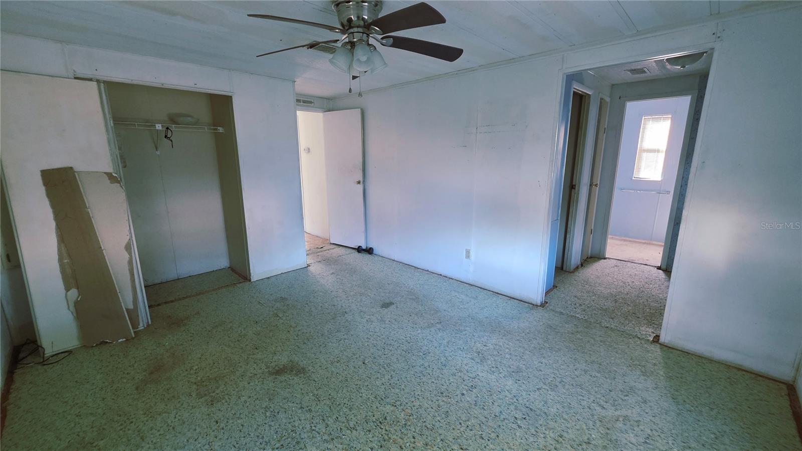 VILLAGE UNIT 04 LAKELAND - Residential