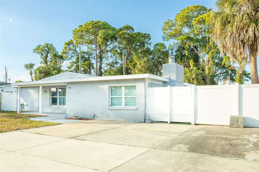 Photo of 8207 Tanglewood Lane, Tampa, FL 33615 (MLS # TB8439016)