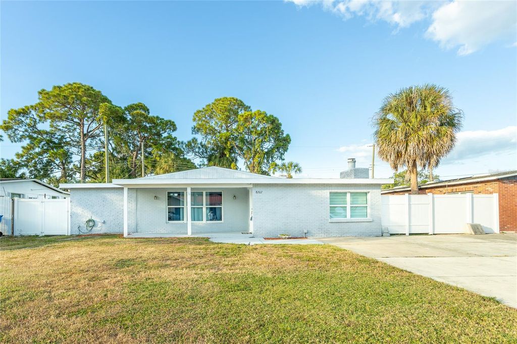 Photo of 8207 Tanglewood Lane, Tampa, FL 33615 (MLS # TB8439016)