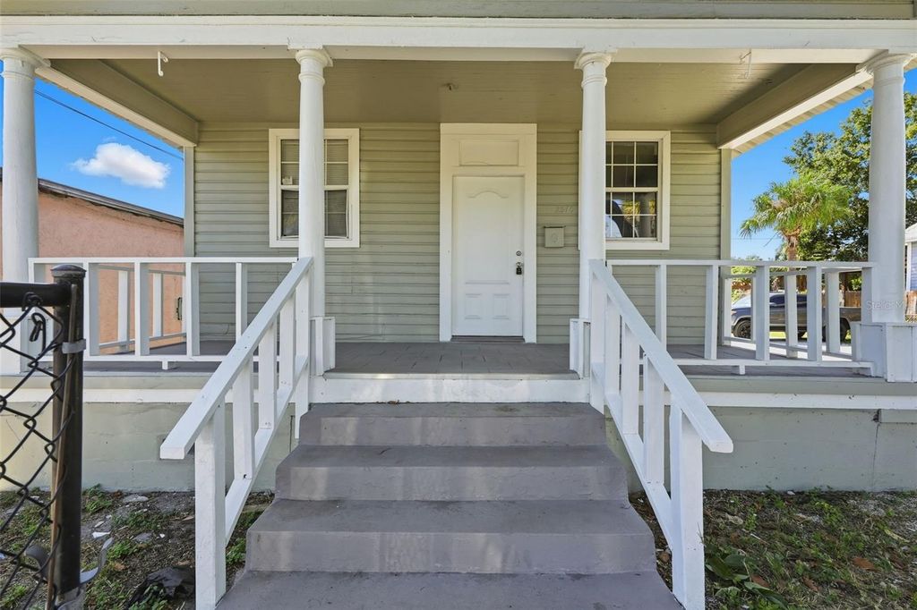 Photo of 2310 W Arch Street, Tampa, FL 33607 (MLS # TB8439181)