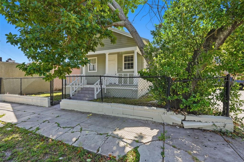 Photo of 2310 W Arch Street, Tampa, FL 33607 (MLS # TB8439181)