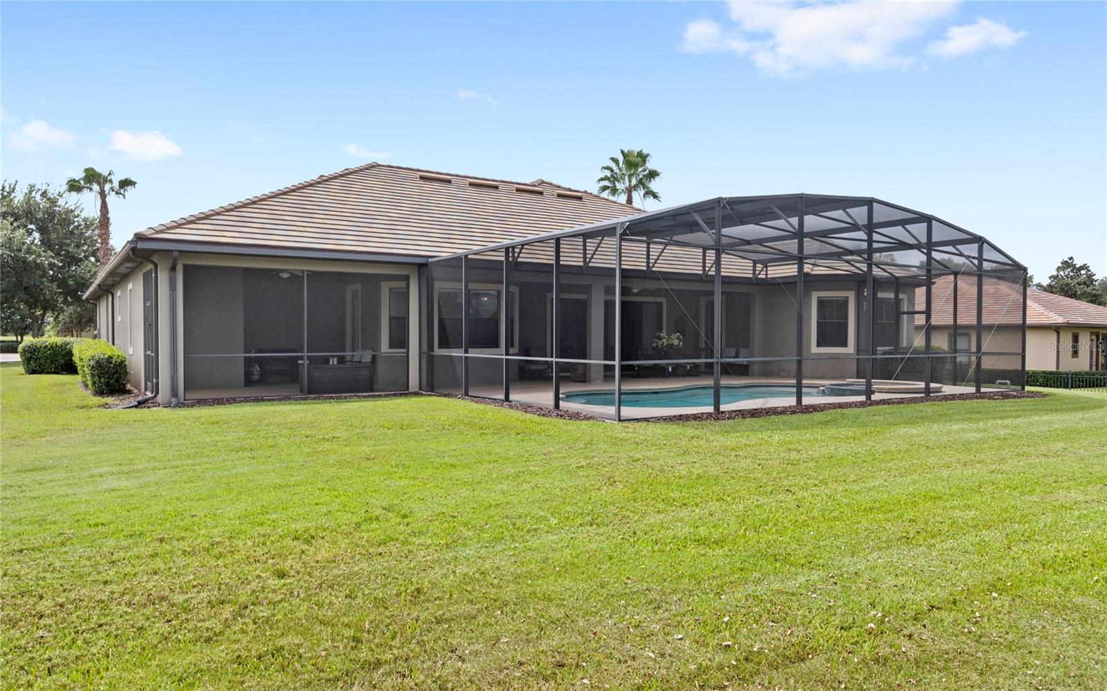 HEATHROW COUNTRY ESTATE HOMES - Residential