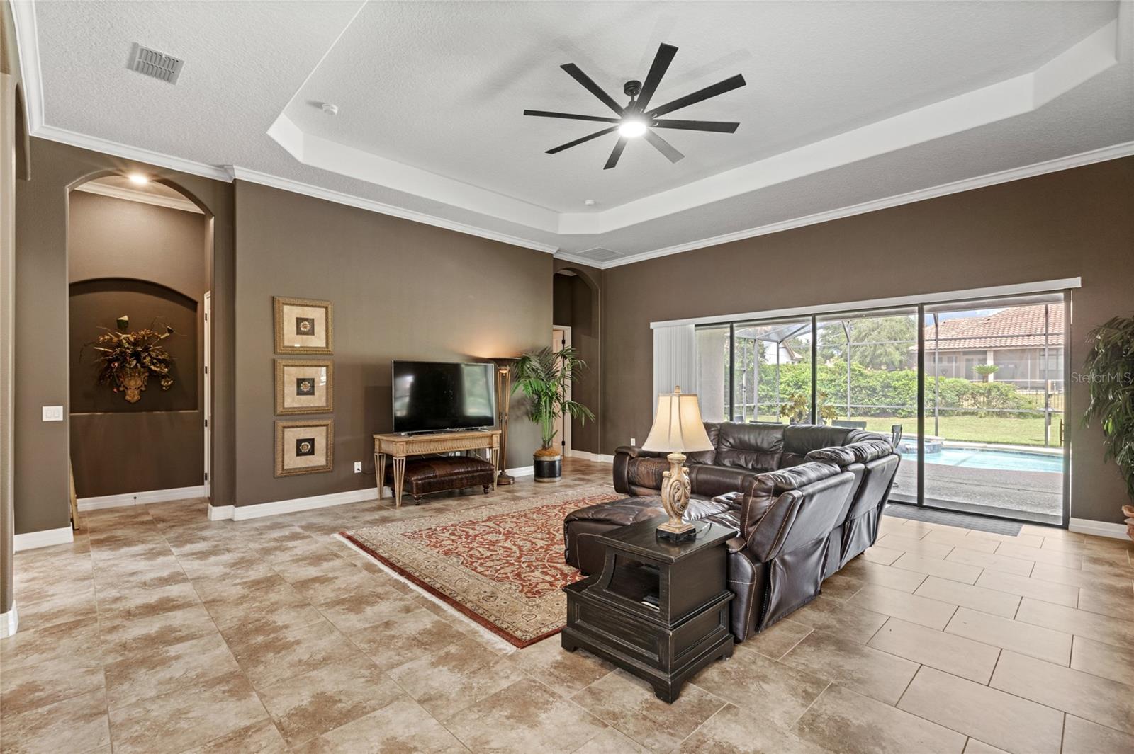 HEATHROW COUNTRY ESTATE HOMES - Residential