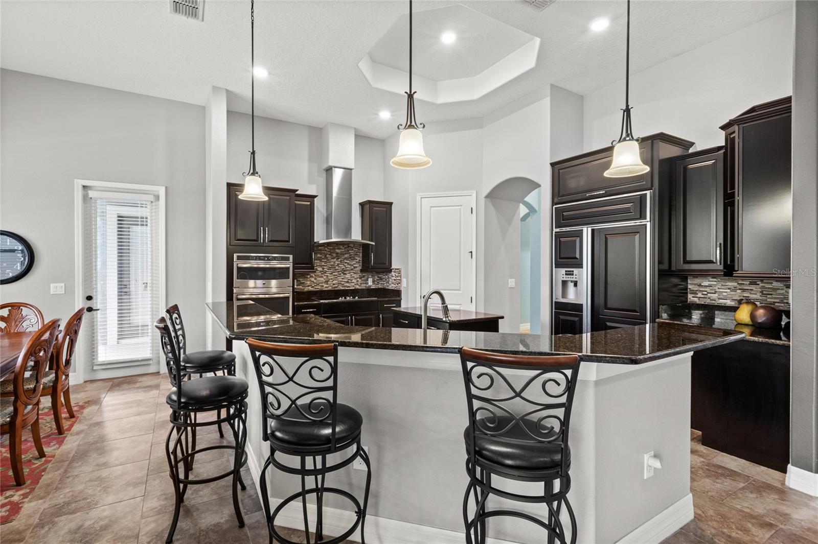 HEATHROW COUNTRY ESTATE HOMES - Residential