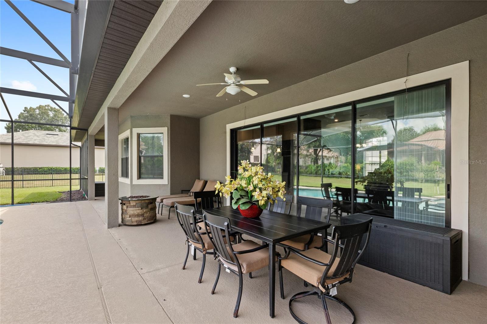 HEATHROW COUNTRY ESTATE HOMES - Residential