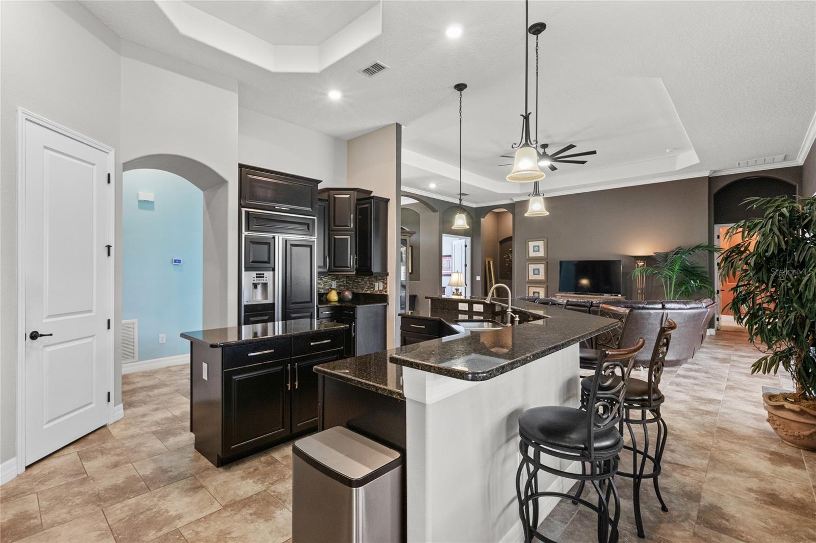 HEATHROW COUNTRY ESTATE HOMES - Residential