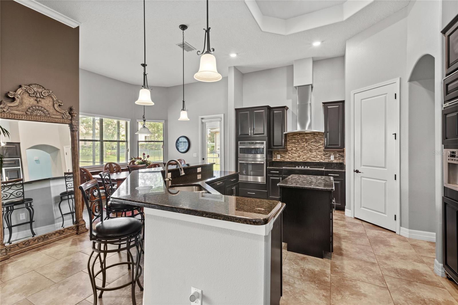 HEATHROW COUNTRY ESTATE HOMES - Residential