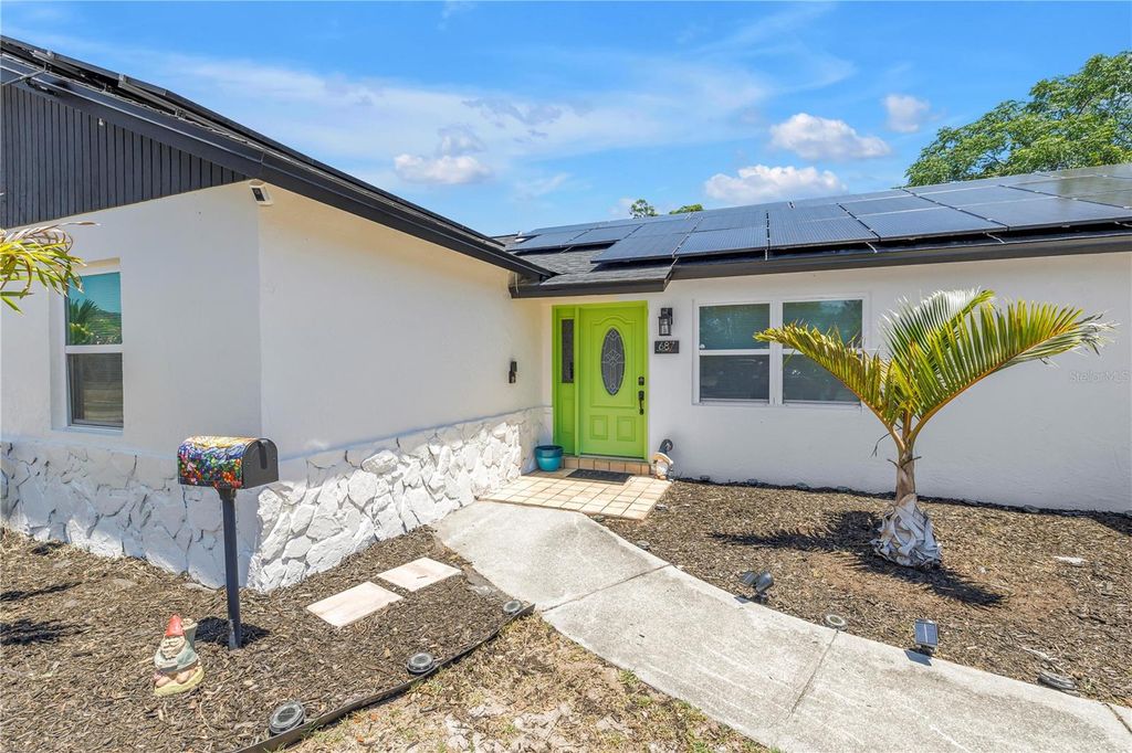 Photo of 687 Jasmine Way S, St Petersburg, FL 33705 (MLS # TB8510584)