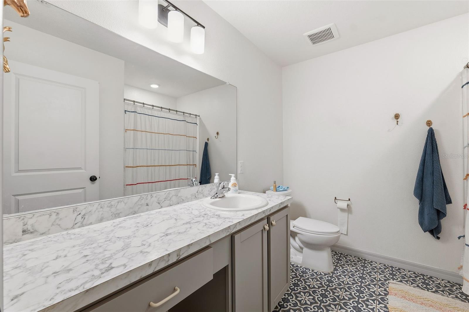 LEGENDS POINTE - Residential