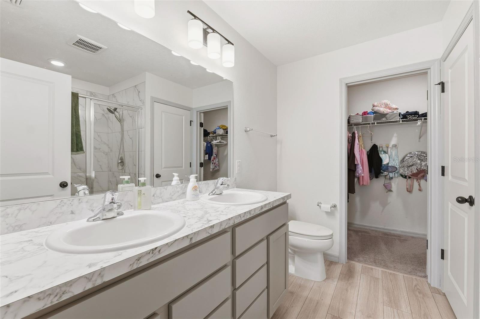 LEGENDS POINTE - Residential