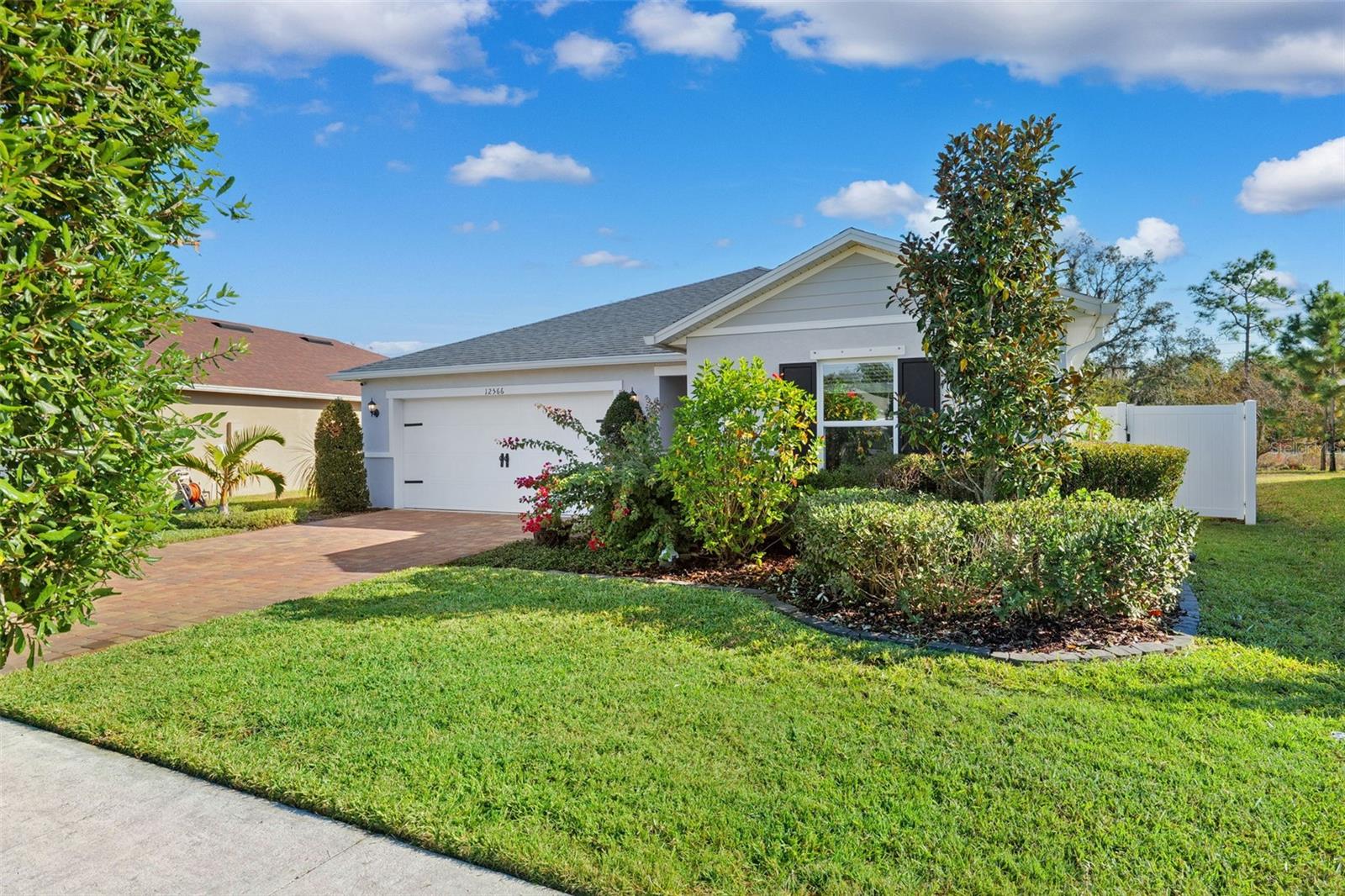 LEGENDS POINTE - Residential