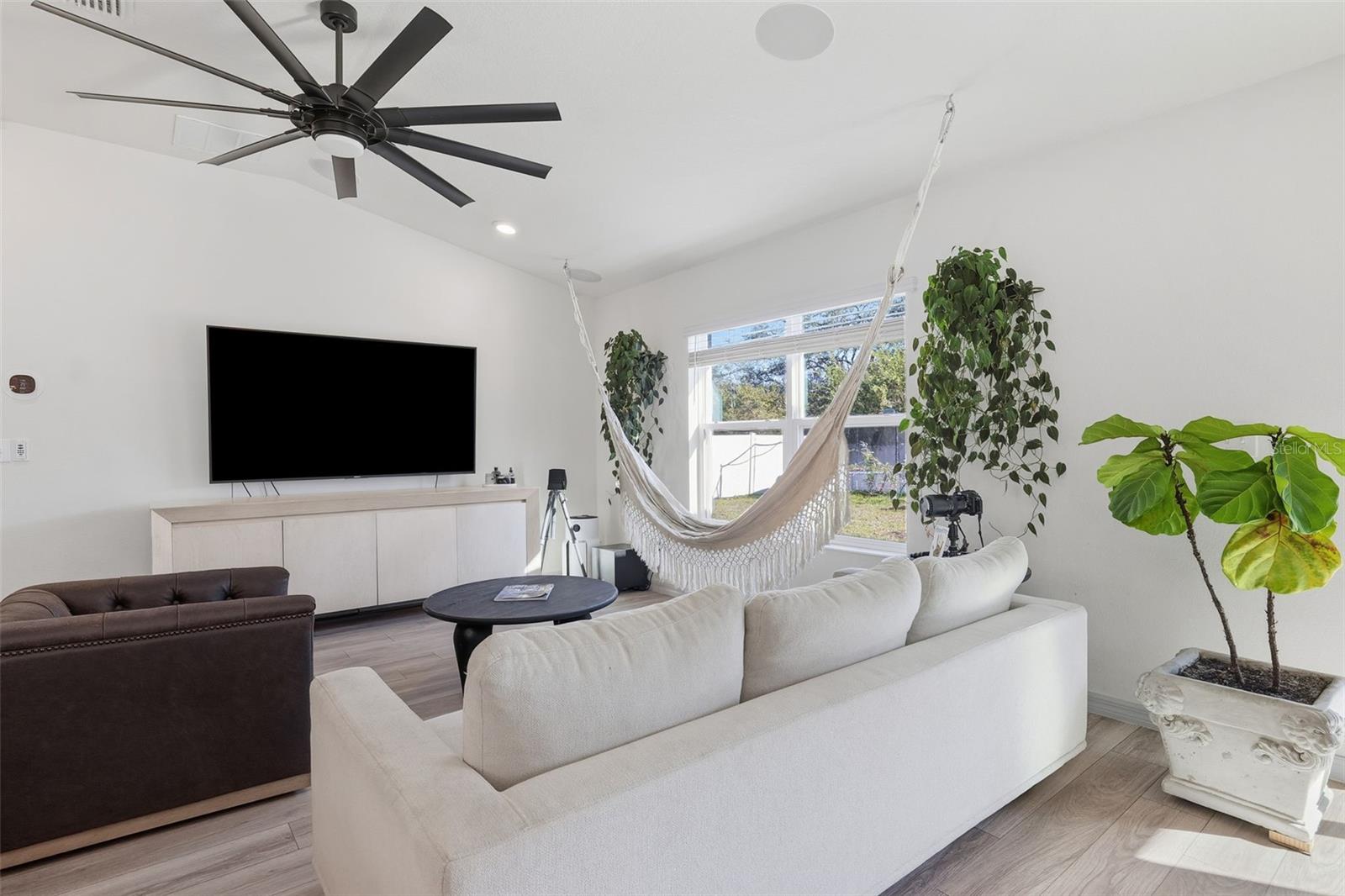 LEGENDS POINTE - Residential