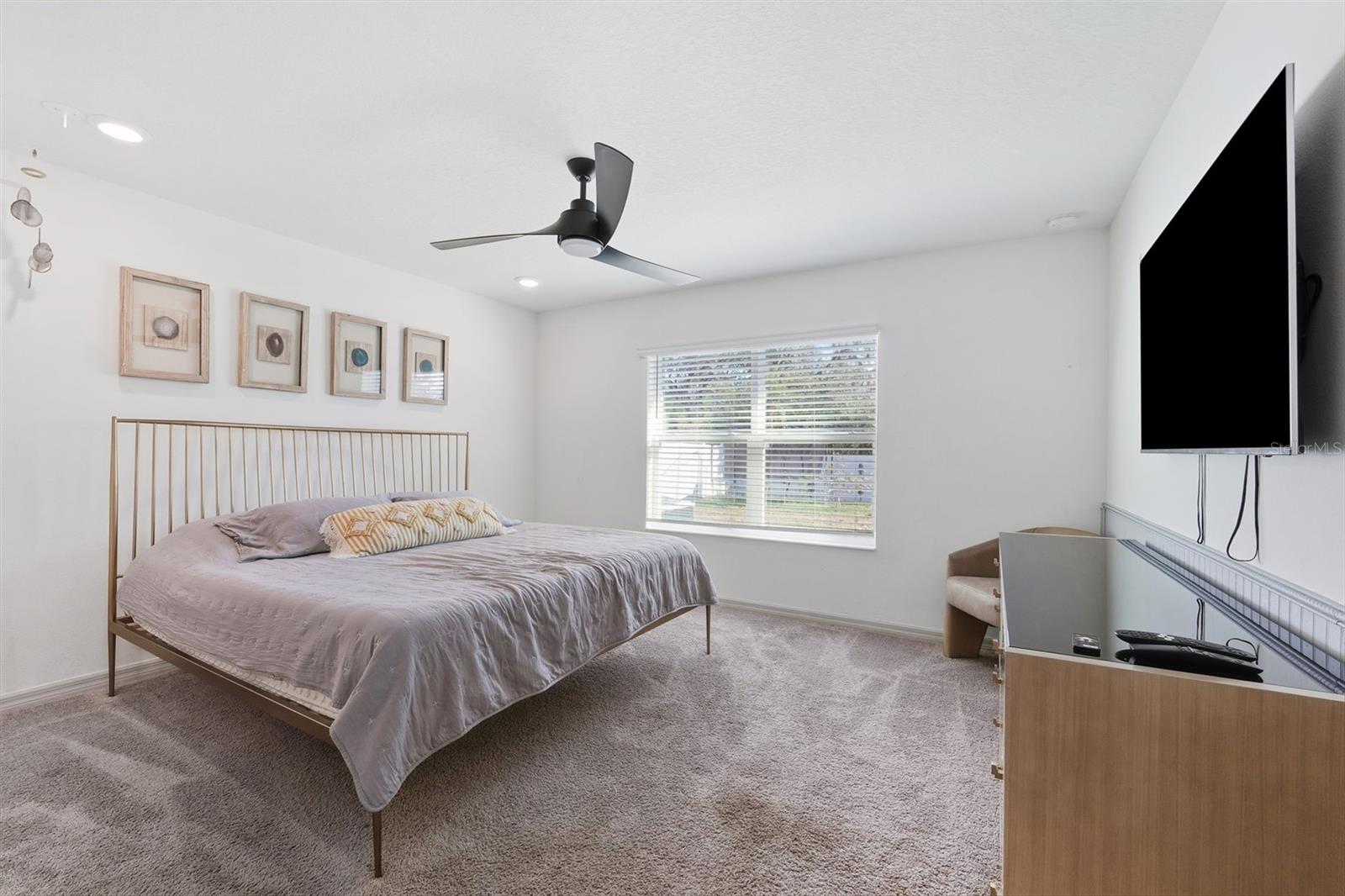 LEGENDS POINTE - Residential