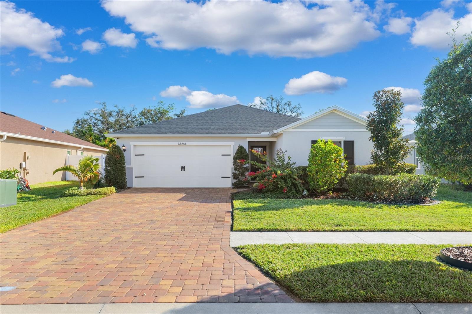 LEGENDS POINTE - Residential