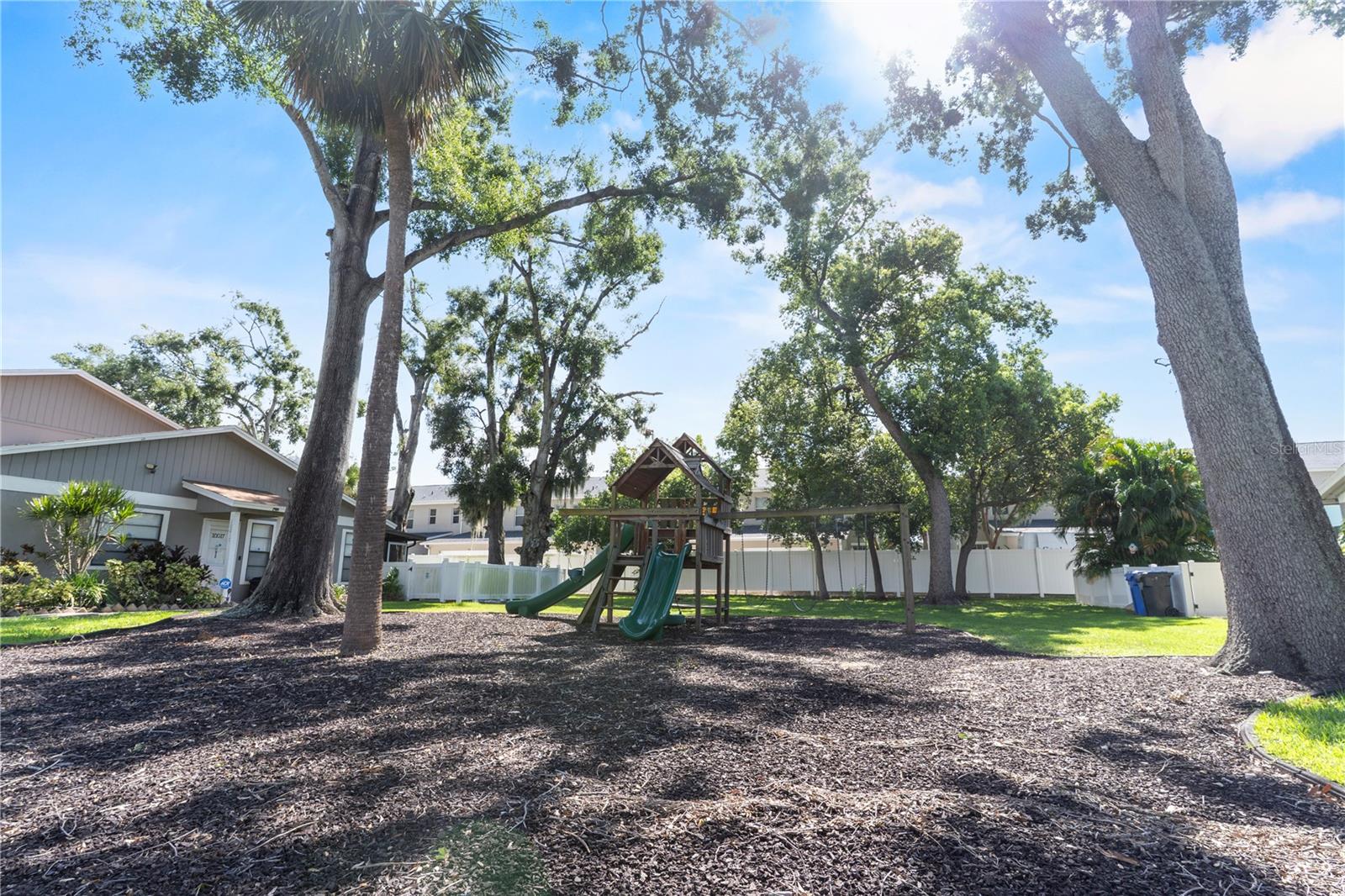 CARROLLWOOD OAKS - Residential Lease