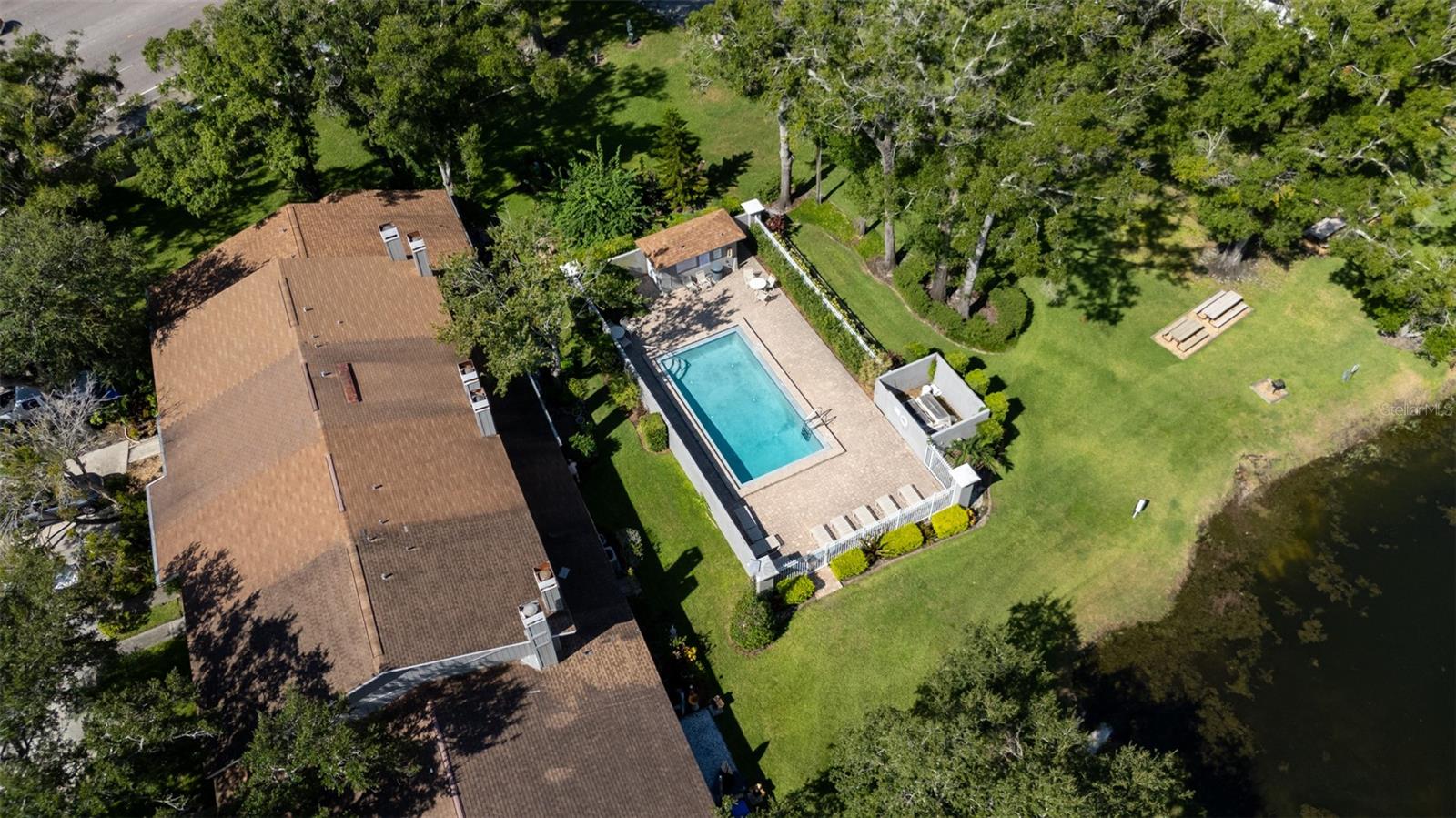 CARROLLWOOD OAKS - Residential Lease