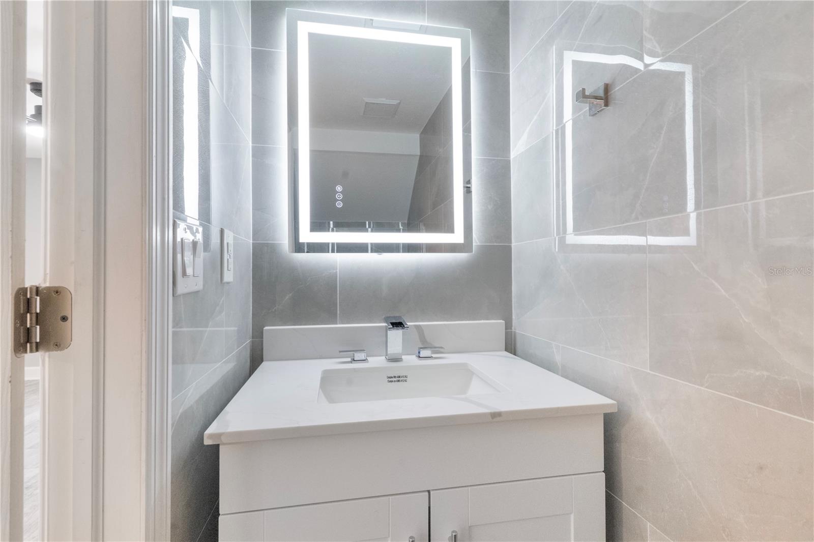 CARROLLWOOD OAKS - Residential Lease