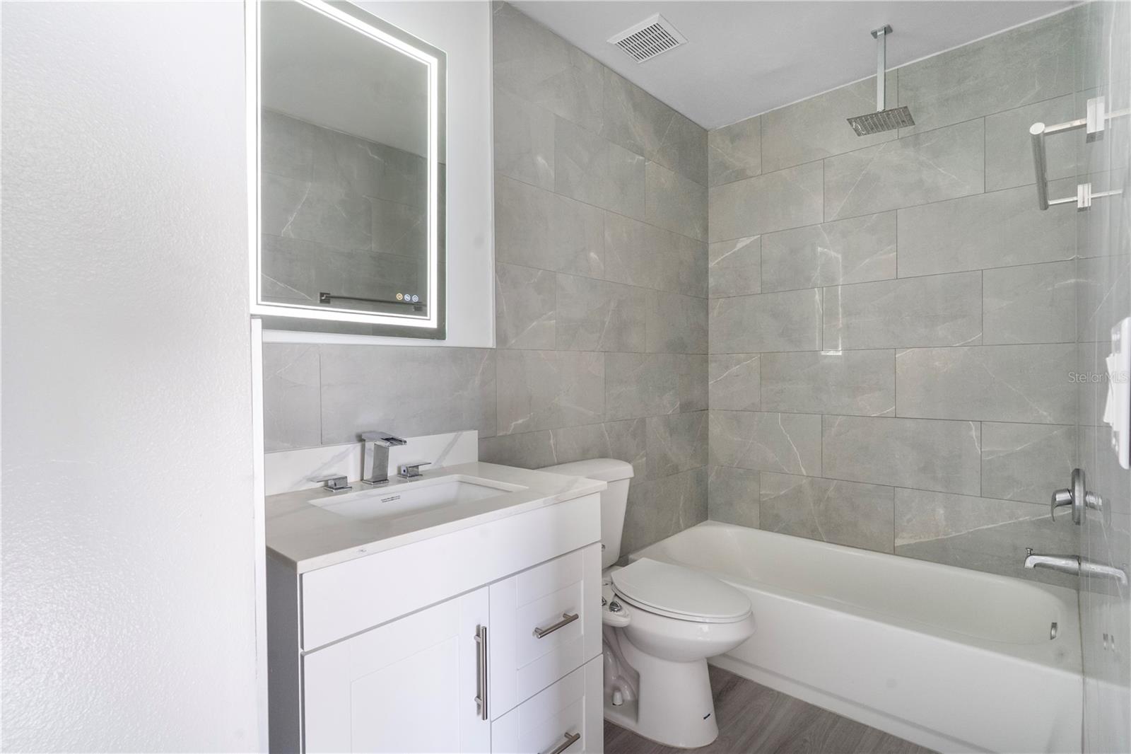 CARROLLWOOD OAKS - Residential Lease