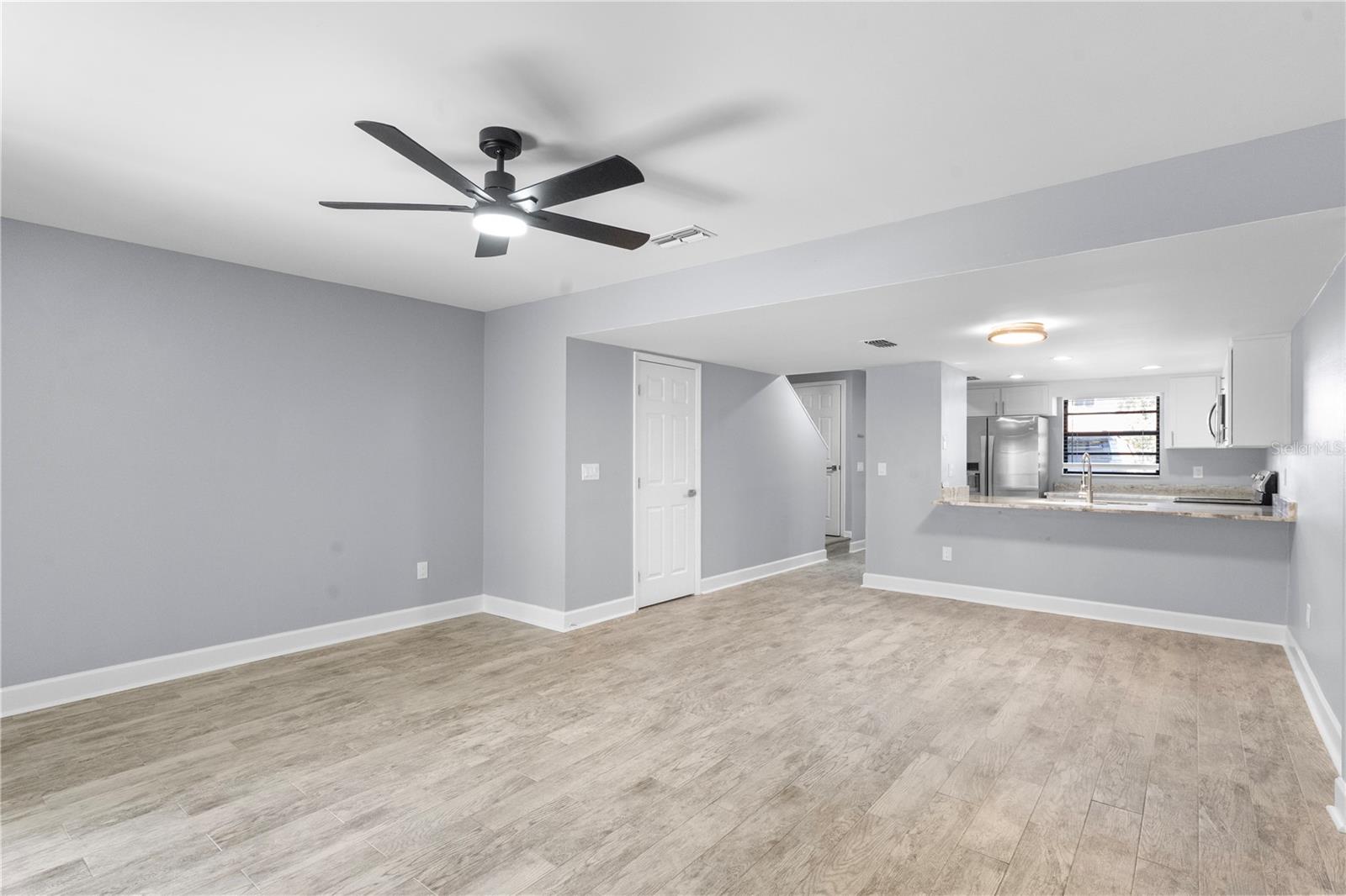 CARROLLWOOD OAKS - Residential Lease