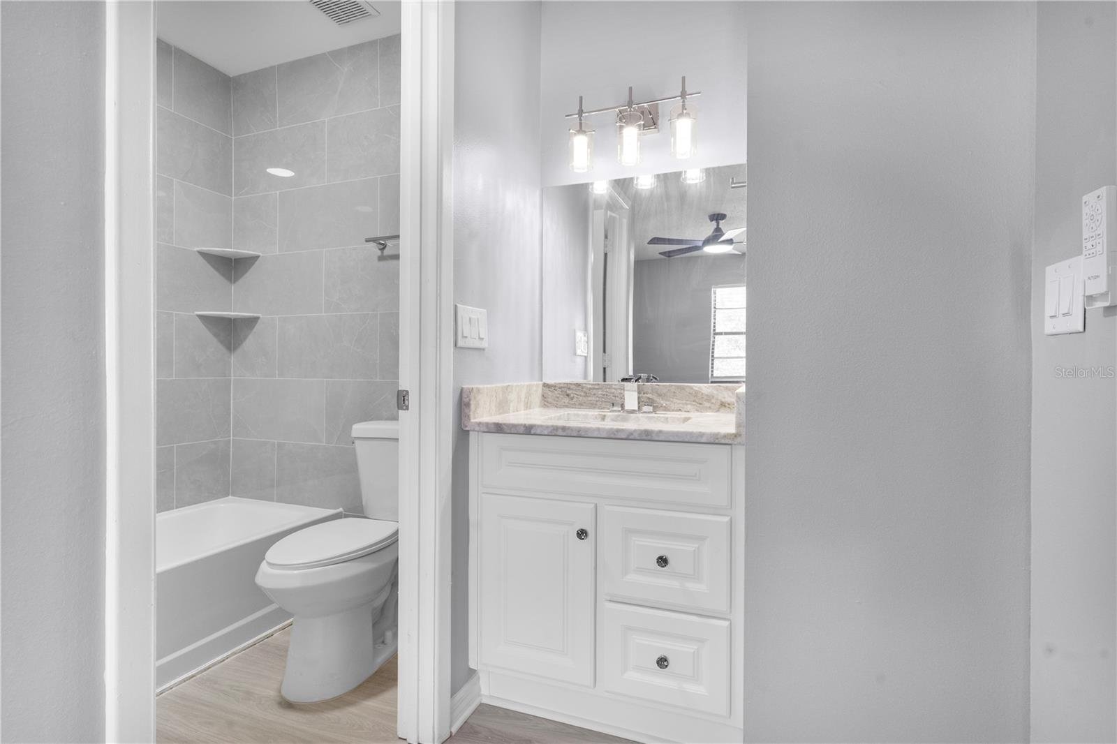 CARROLLWOOD OAKS - Residential Lease