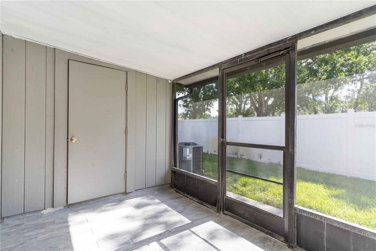 CARROLLWOOD OAKS - Residential Lease