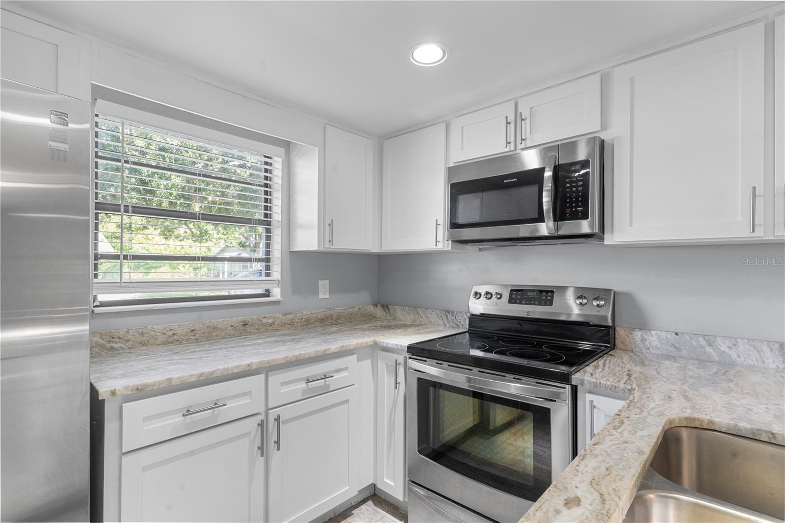 CARROLLWOOD OAKS - Residential Lease