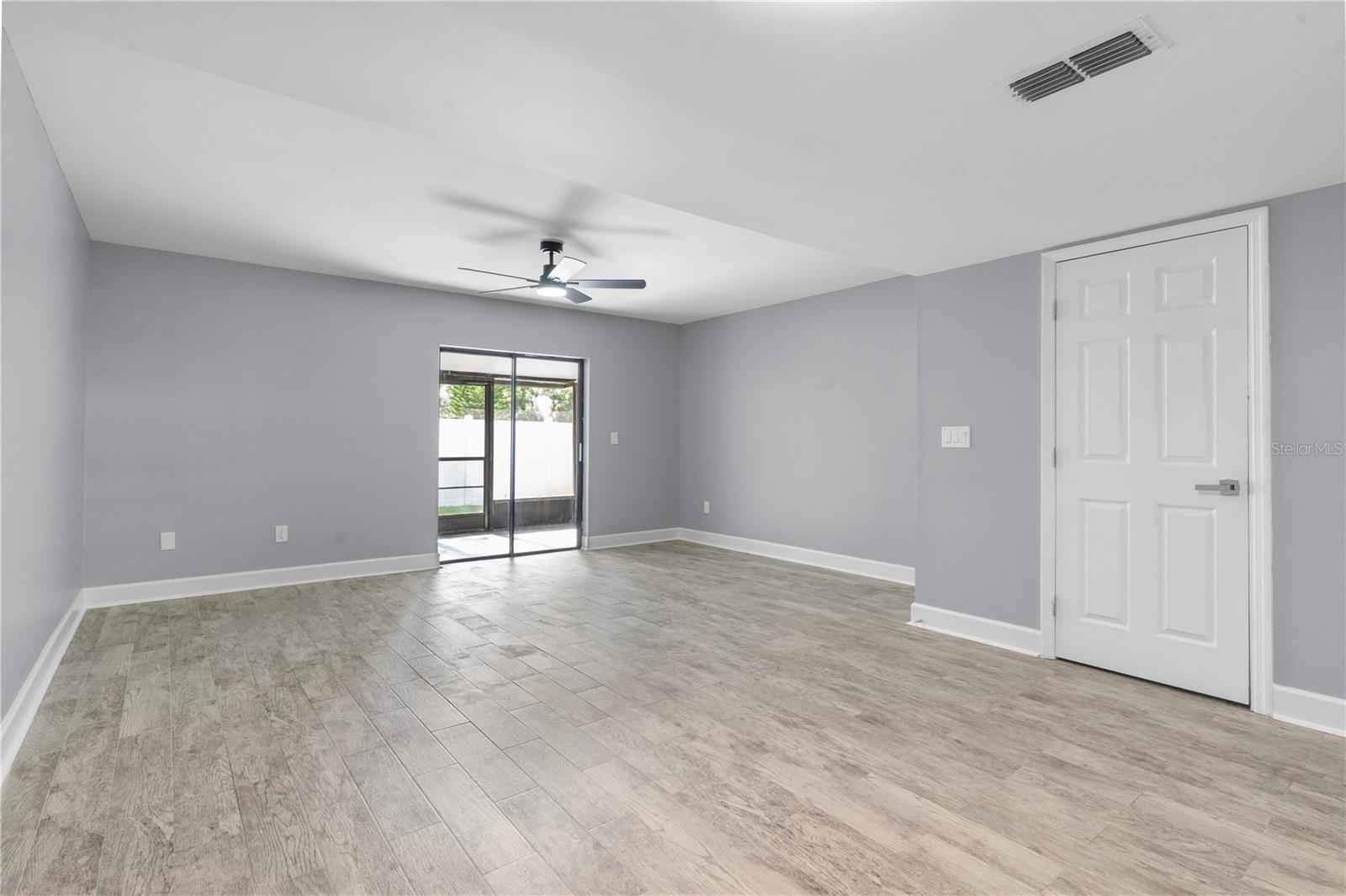 CARROLLWOOD OAKS - Residential Lease