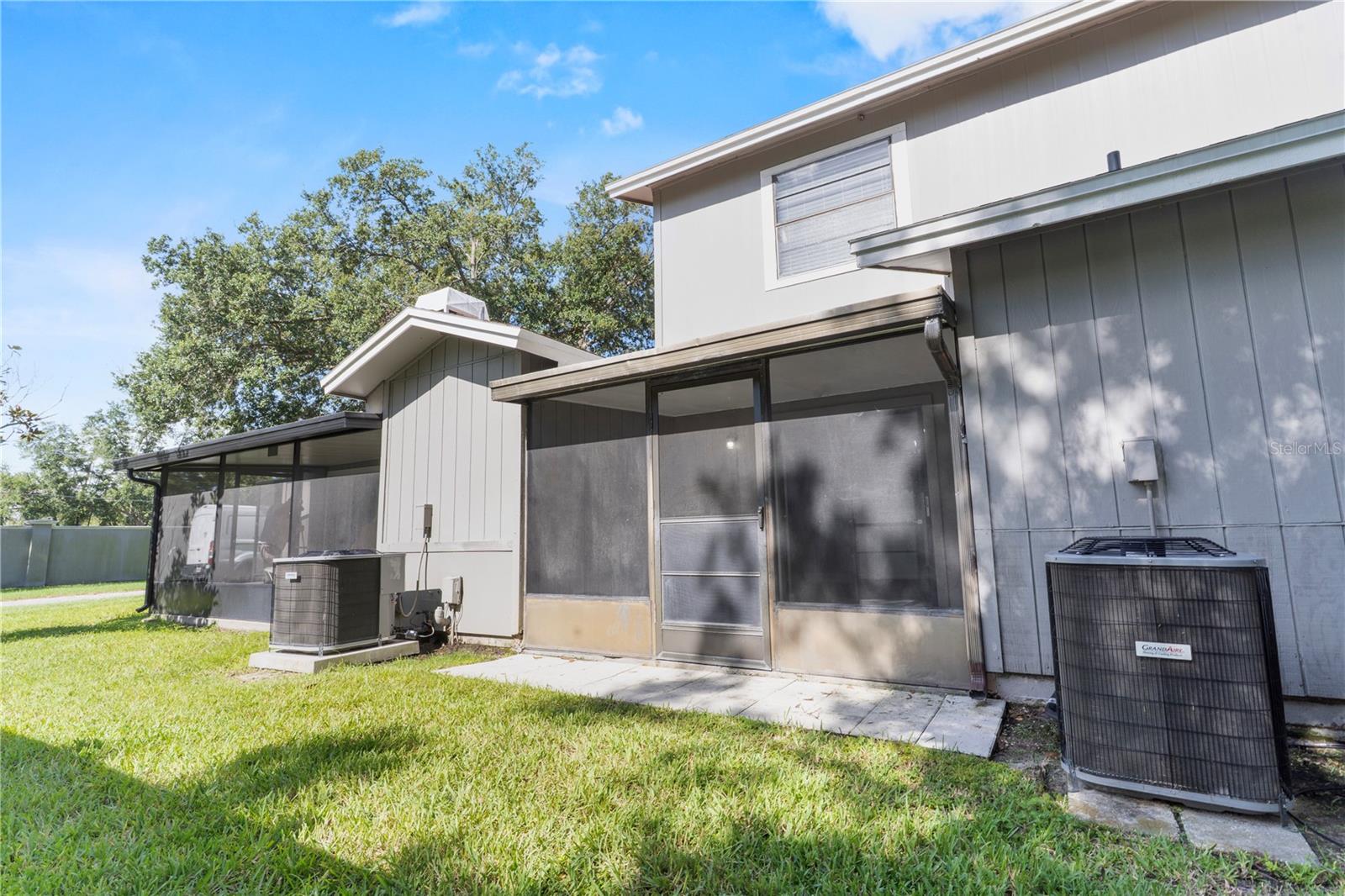 CARROLLWOOD OAKS - Residential Lease