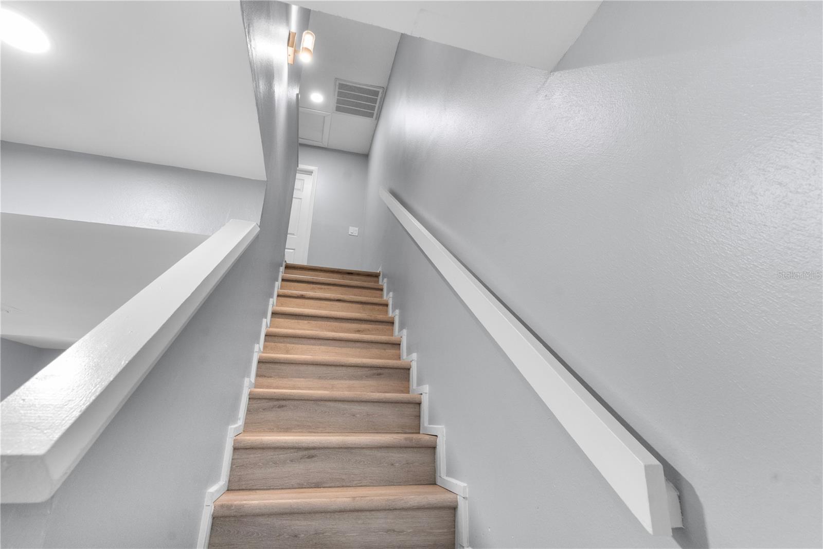CARROLLWOOD OAKS - Residential Lease