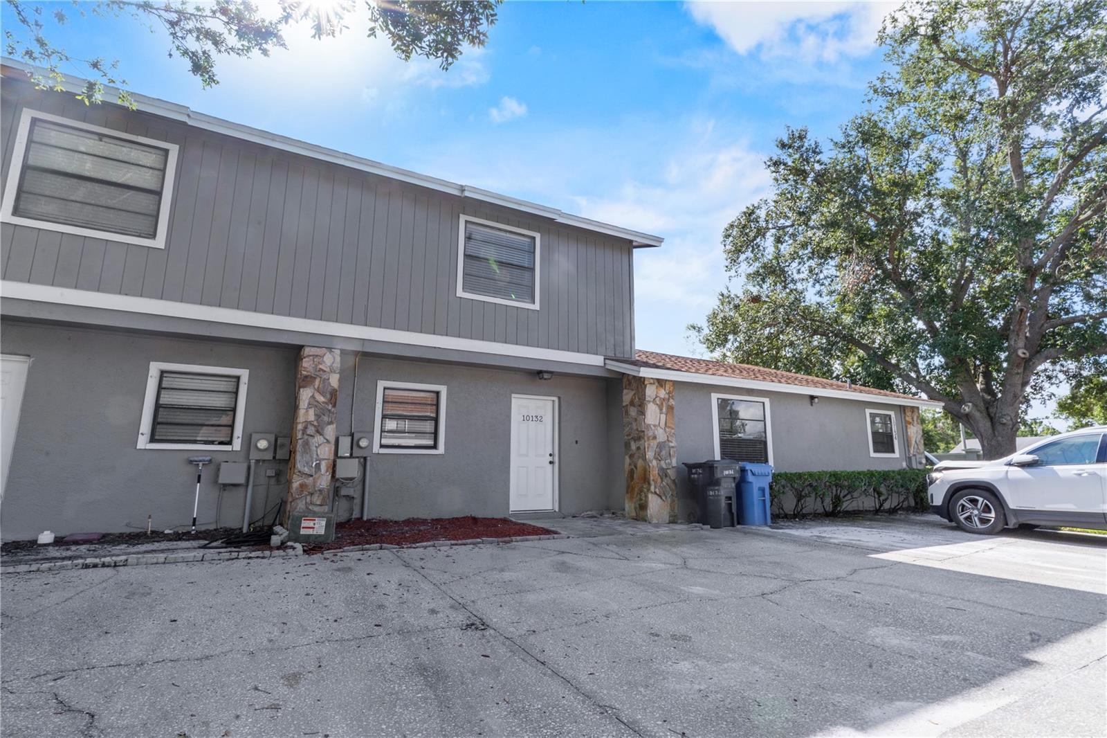 CARROLLWOOD OAKS - Residential Lease