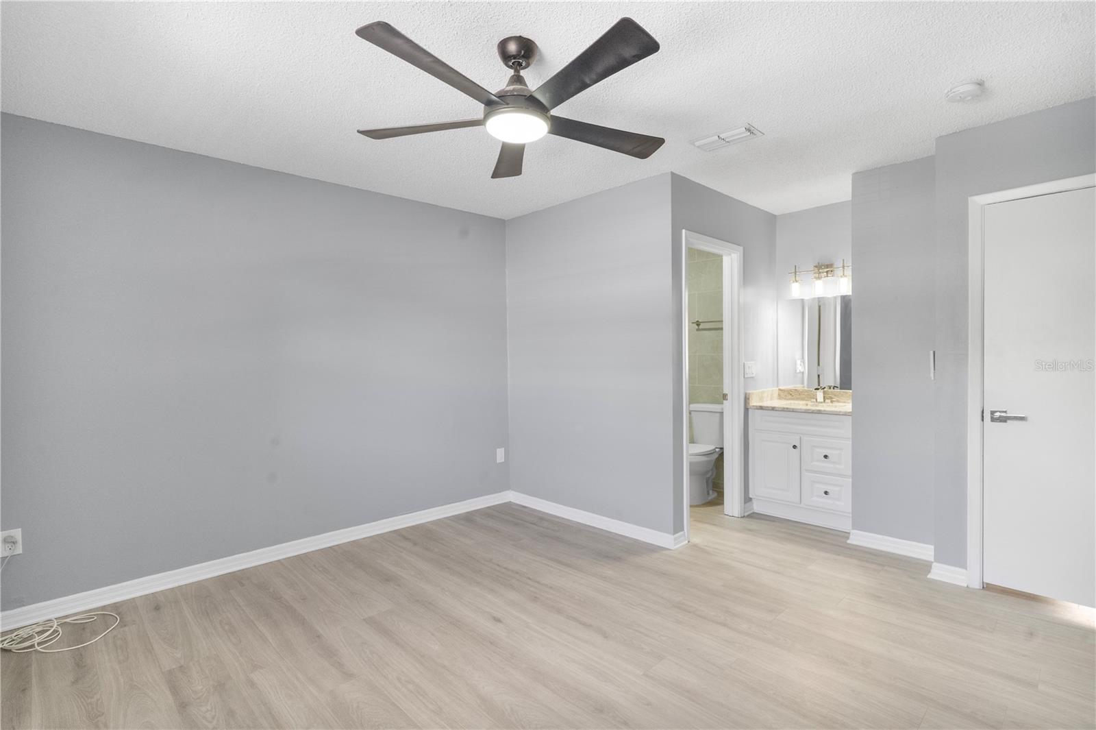 CARROLLWOOD OAKS - Residential Lease