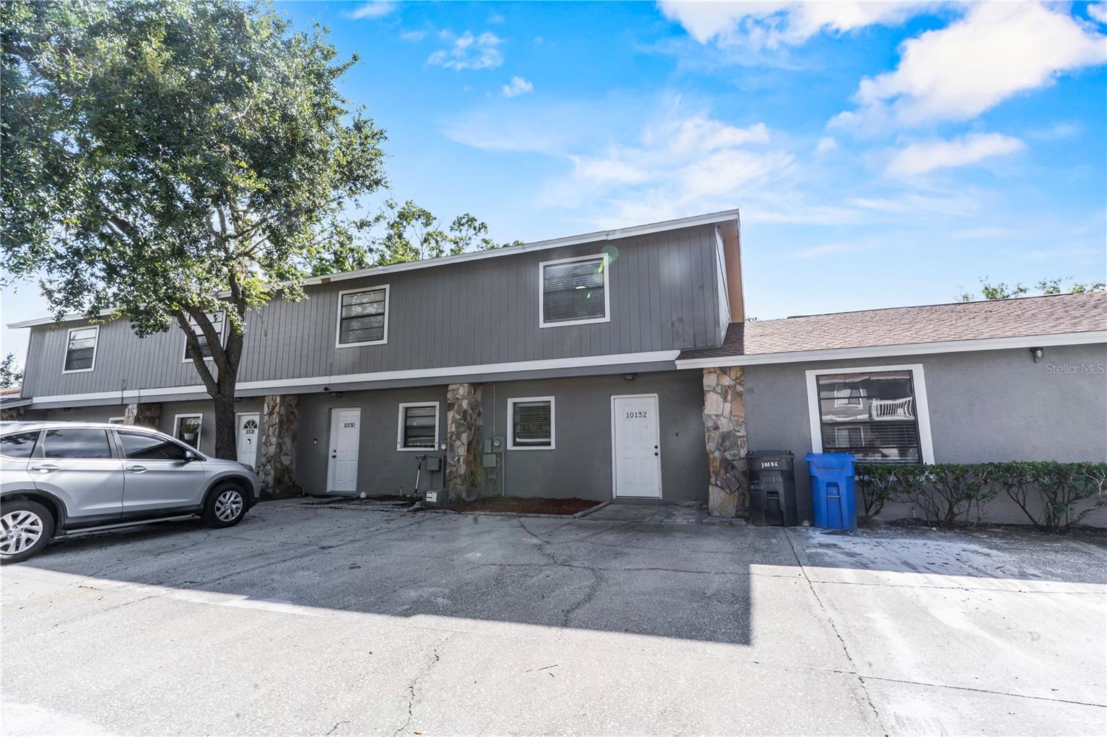 CARROLLWOOD OAKS - Residential Lease