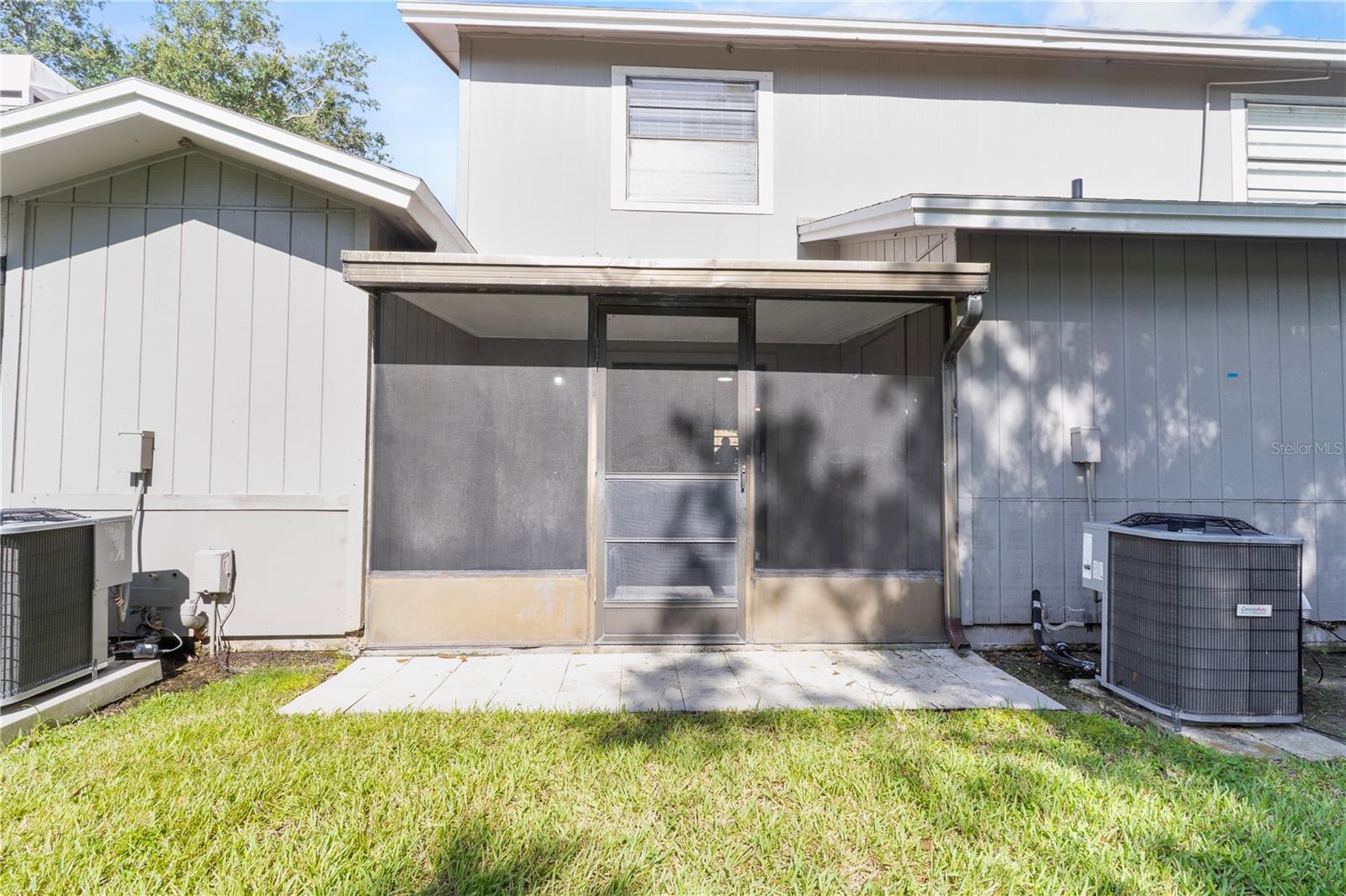 CARROLLWOOD OAKS - Residential Lease