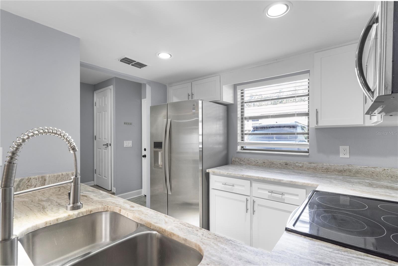CARROLLWOOD OAKS - Residential Lease