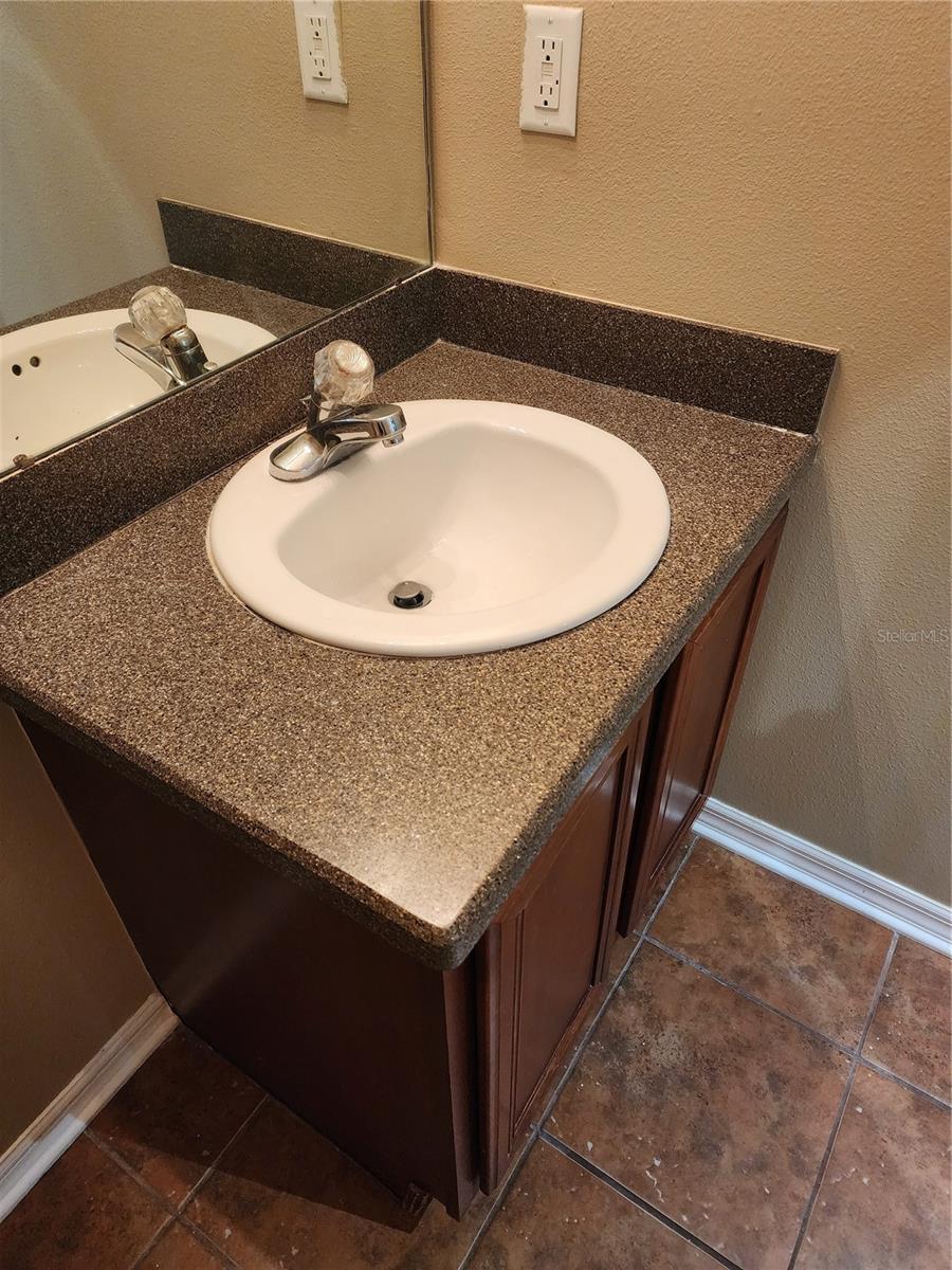 FISHHAWK RANCH TWNHMS PH - Residential Lease