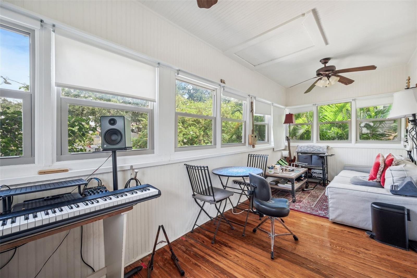 SNELL & HAMLETTS NORTH SHORE ADD - Residential Income