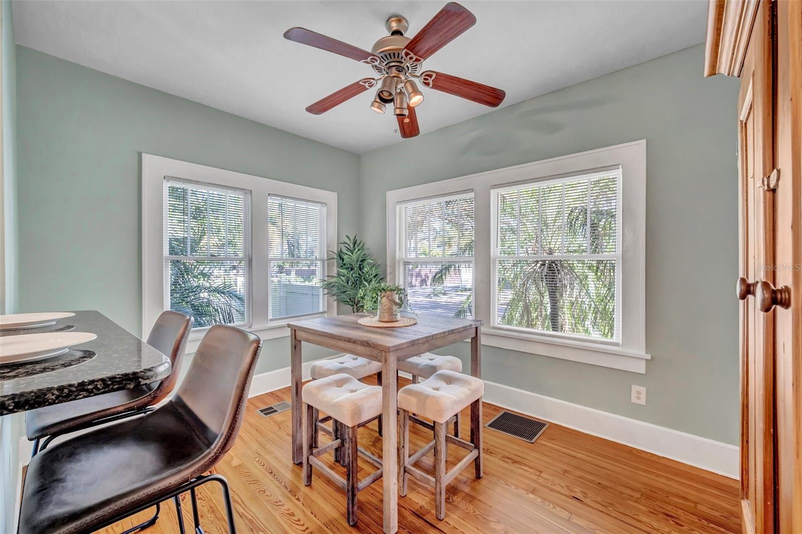 SNELL & HAMLETTS NORTH SHORE ADD - Residential Income