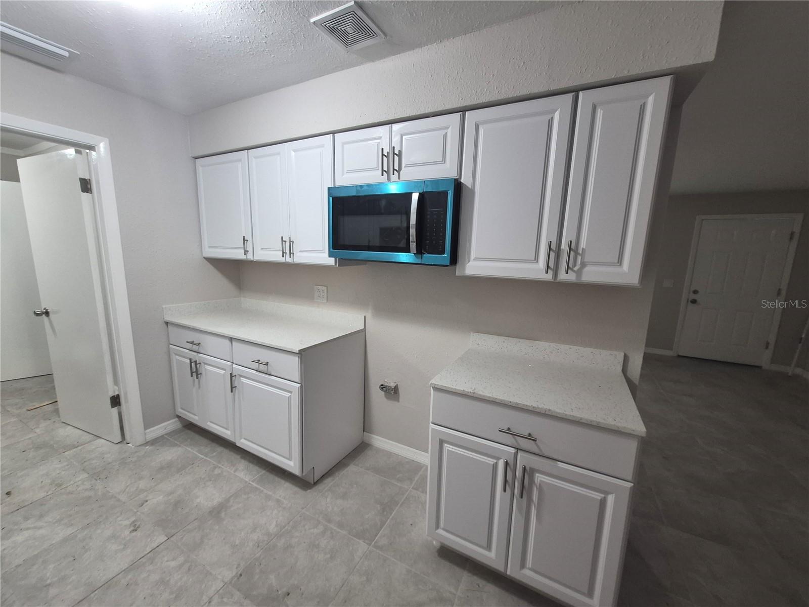BEVERLY HILLS MARKET AREA - Residential Lease
