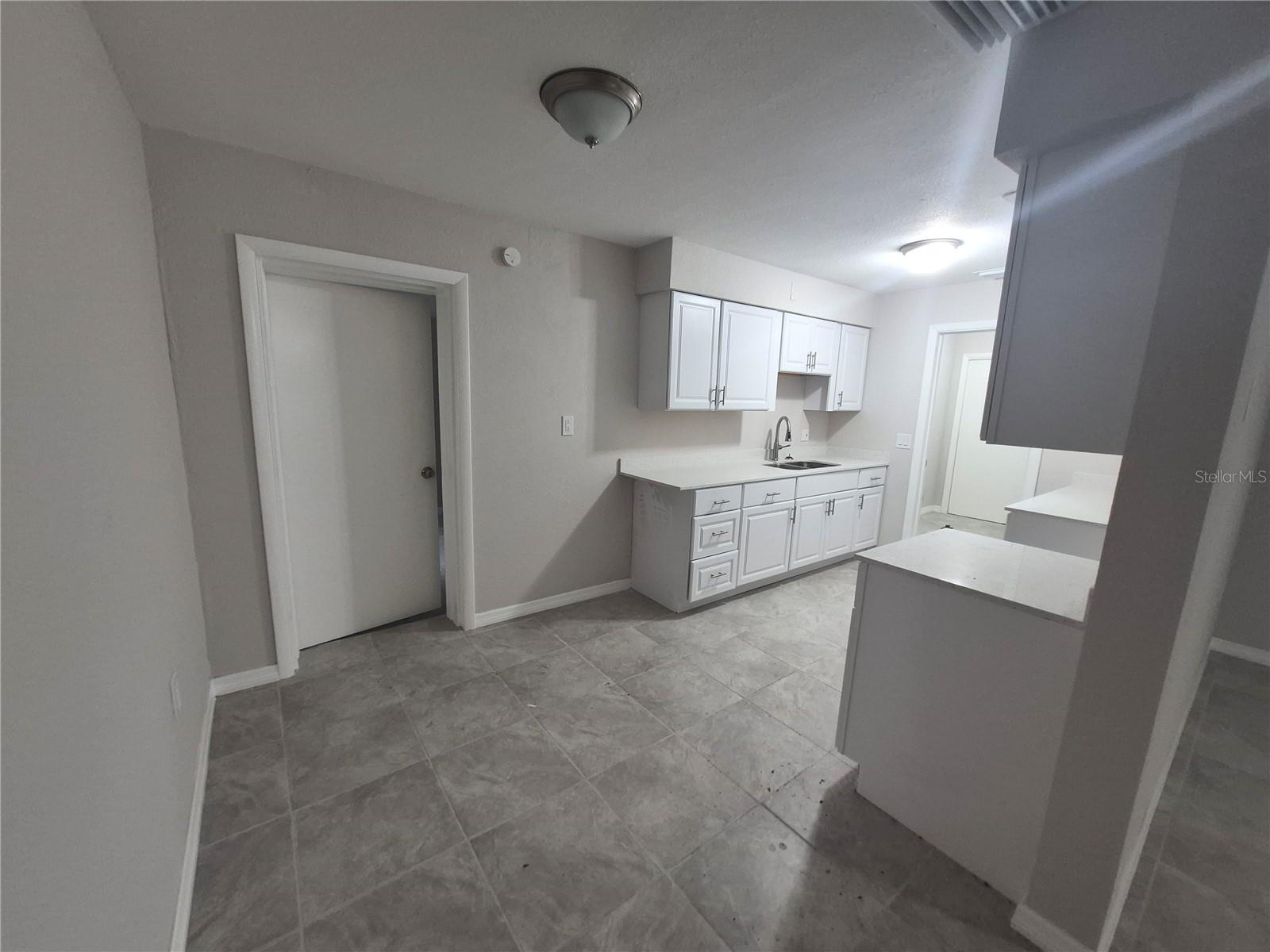 BEVERLY HILLS MARKET AREA - Residential Lease