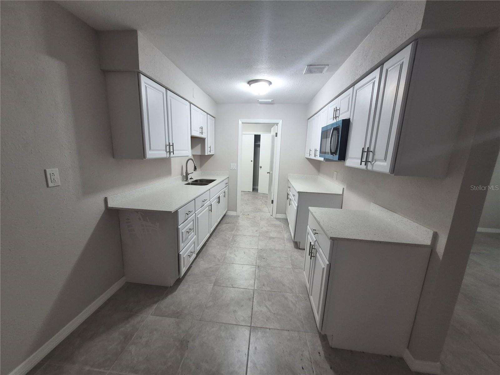 BEVERLY HILLS MARKET AREA - Residential Lease