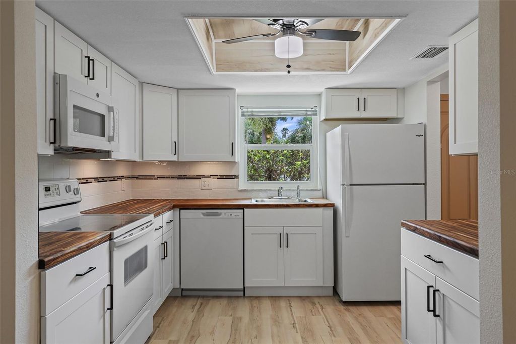 Photo of 400 18th Street #M1, Vero Beach, FL 32960 (MLS # V4944622)
