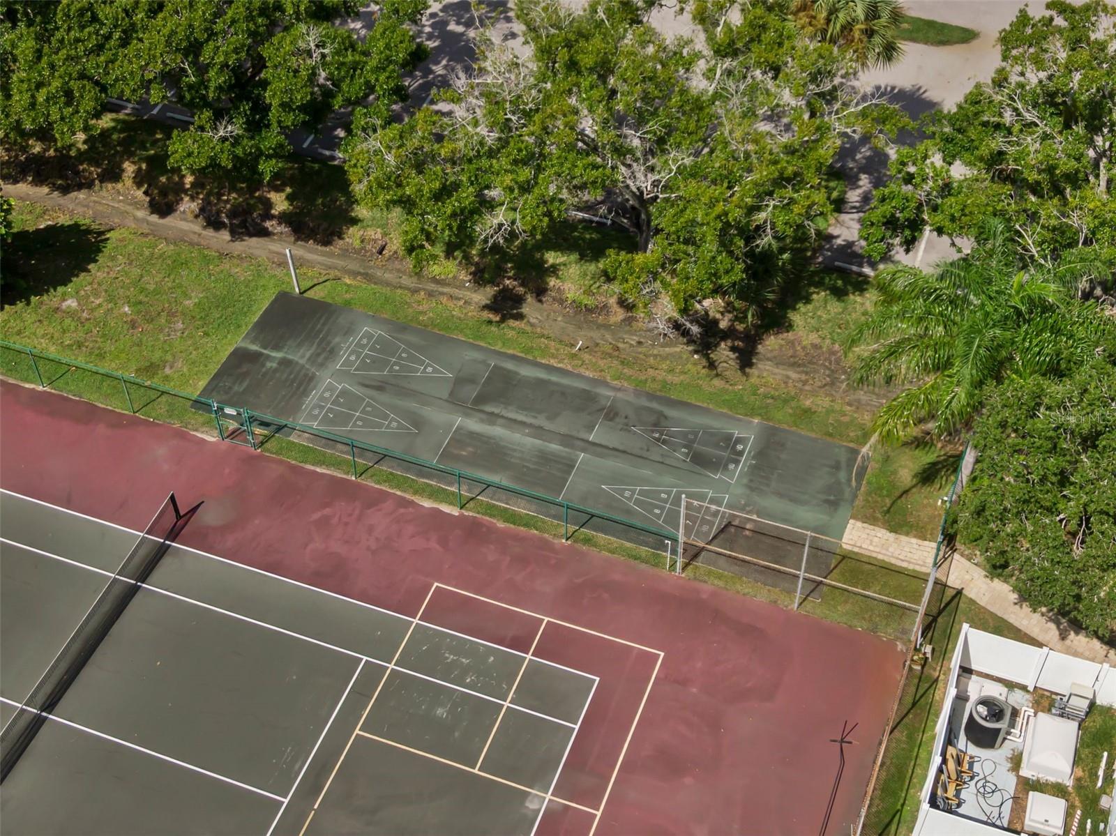 OAK PARK TERRACE UNITS 1-16 - Residential