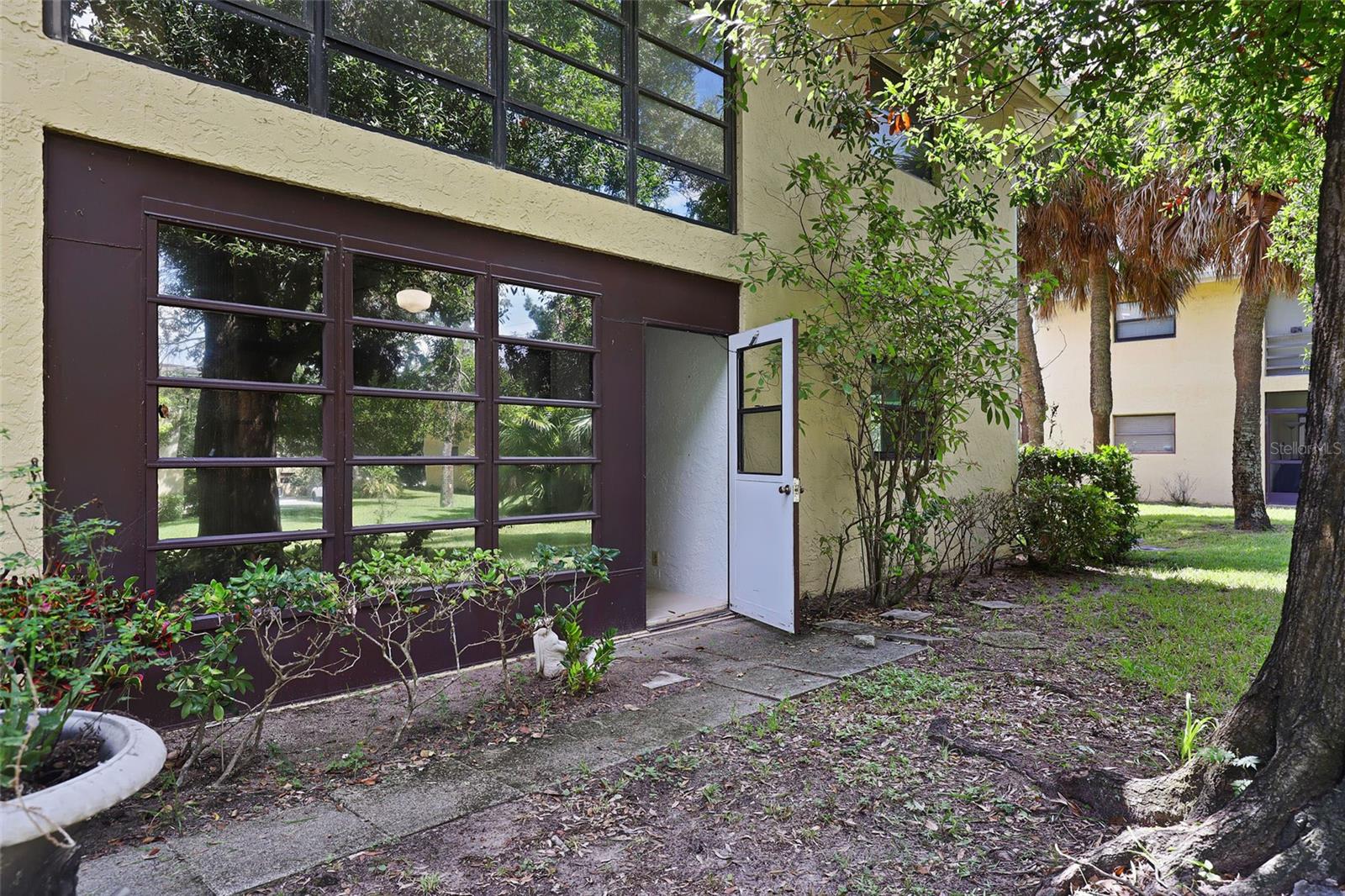 OAK PARK TERRACE UNITS 1-16 - Residential