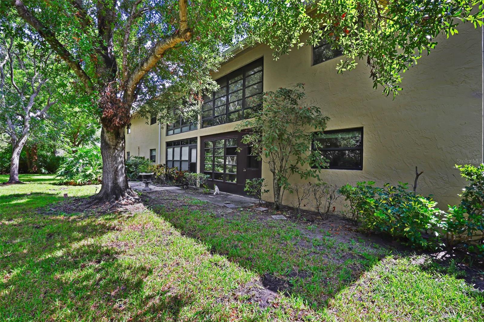 OAK PARK TERRACE UNITS 1-16 - Residential