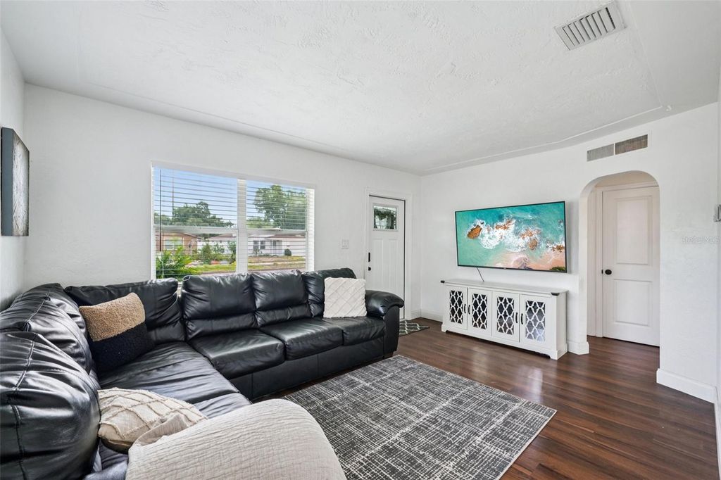 Photo of 6527 3rd Avenue S, St Petersburg, FL 33707 (MLS # TB8496005)