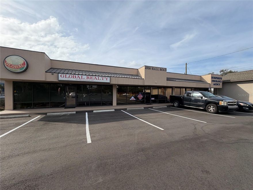 IMMEDIATE OCCUPANCY
1,200 SF newly renovated retail/office space
One private office , breakroom
Zoned C-1 for retail or office
Conveniently located just off Aloma Ave, minutes from 436 and 417