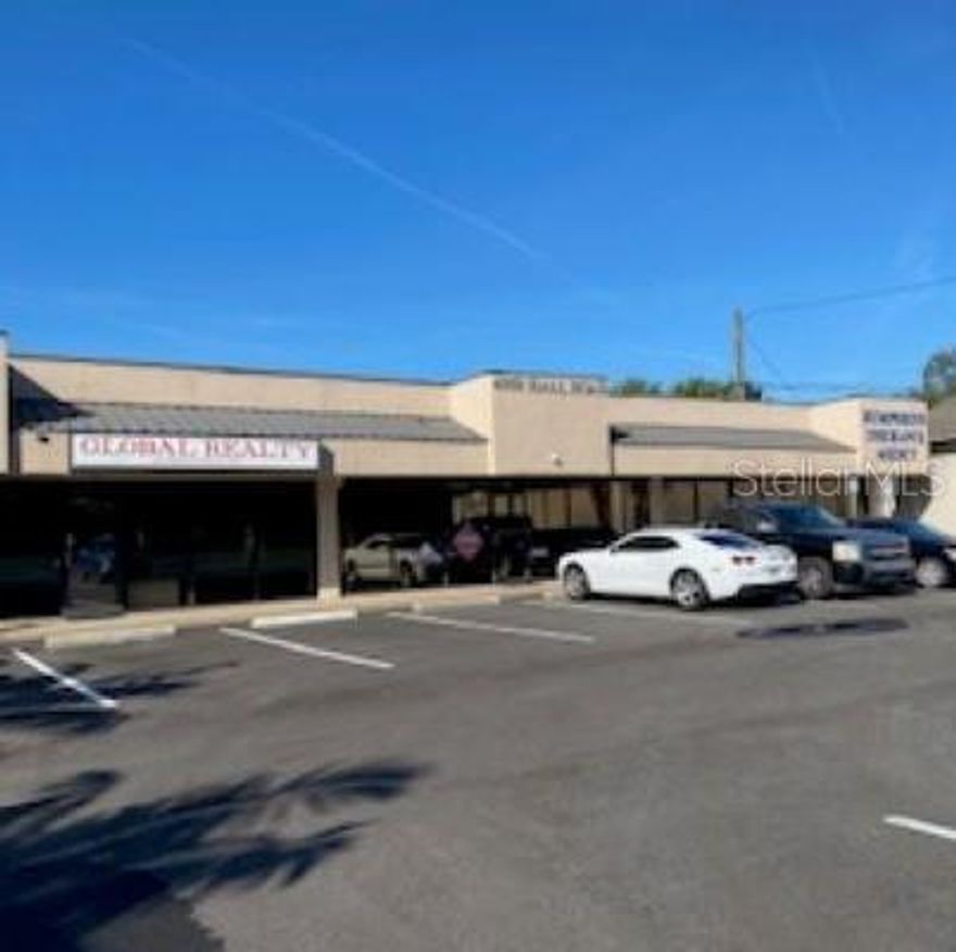 IMMEDIATE OCCUPANCY
1,200 SF newly renovated retail/office space
One private office , breakroom
Zoned C-1 for retail or office
Conveniently located just off Aloma Ave, minutes from 436 and 417