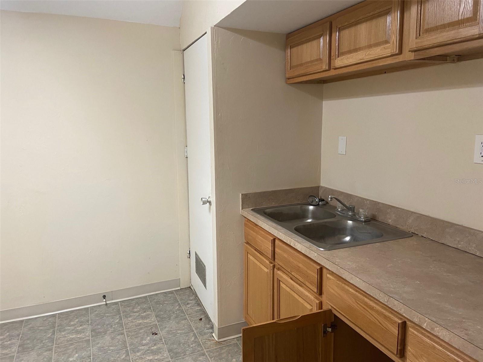 SWEAT THOMAS SUB - Commercial Lease