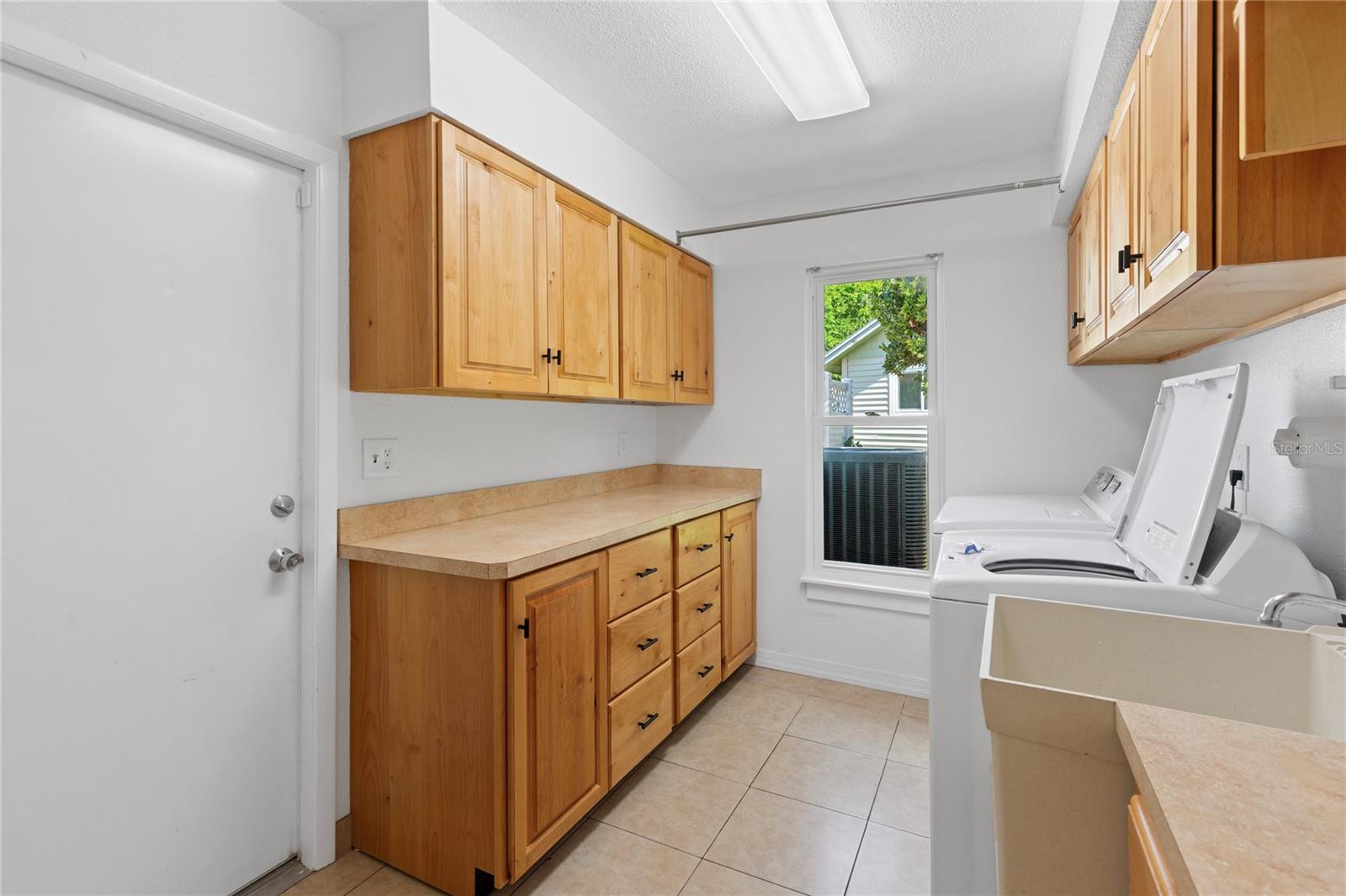 LAKE VALENCIA UNIT ONE - Residential