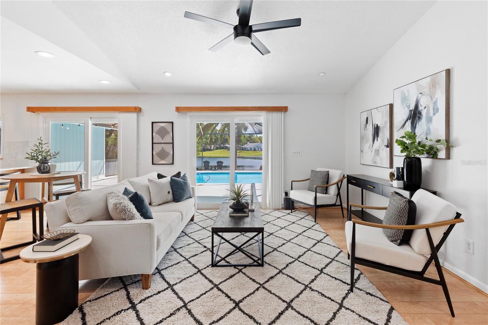 LAKE VALENCIA UNIT ONE - Residential